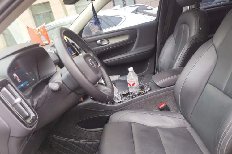 Used Volvo XC40 2023 B4 4x4 Smart Luxury Edition
