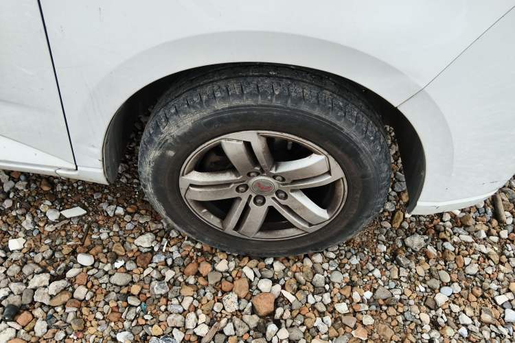 Used Wuling Zhengcheng 2022 2.0L Manual Entrepreneurial Version Right Front Wheel Hub