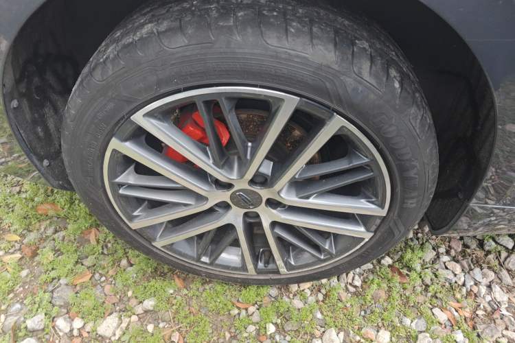 Used Geely Auto Preface 2021 Revised Version 2.0TD Luxury Edition Right Rear Wheel Hub