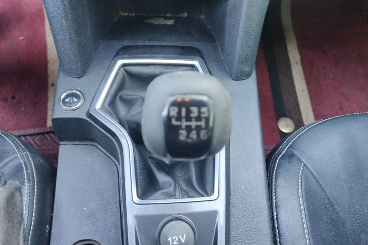 Used JMC Yuhu 7 2020 2.0T Diesel Manual 4x4 Comfort Edition Long Wheelbase China VI Emission Standard JX4D20A6L Gear Lever