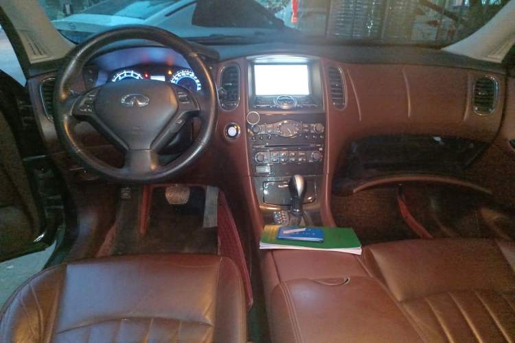 Used Infiniti QX50 2013 2.5L Two-Wheel-Drive Elegant Edition