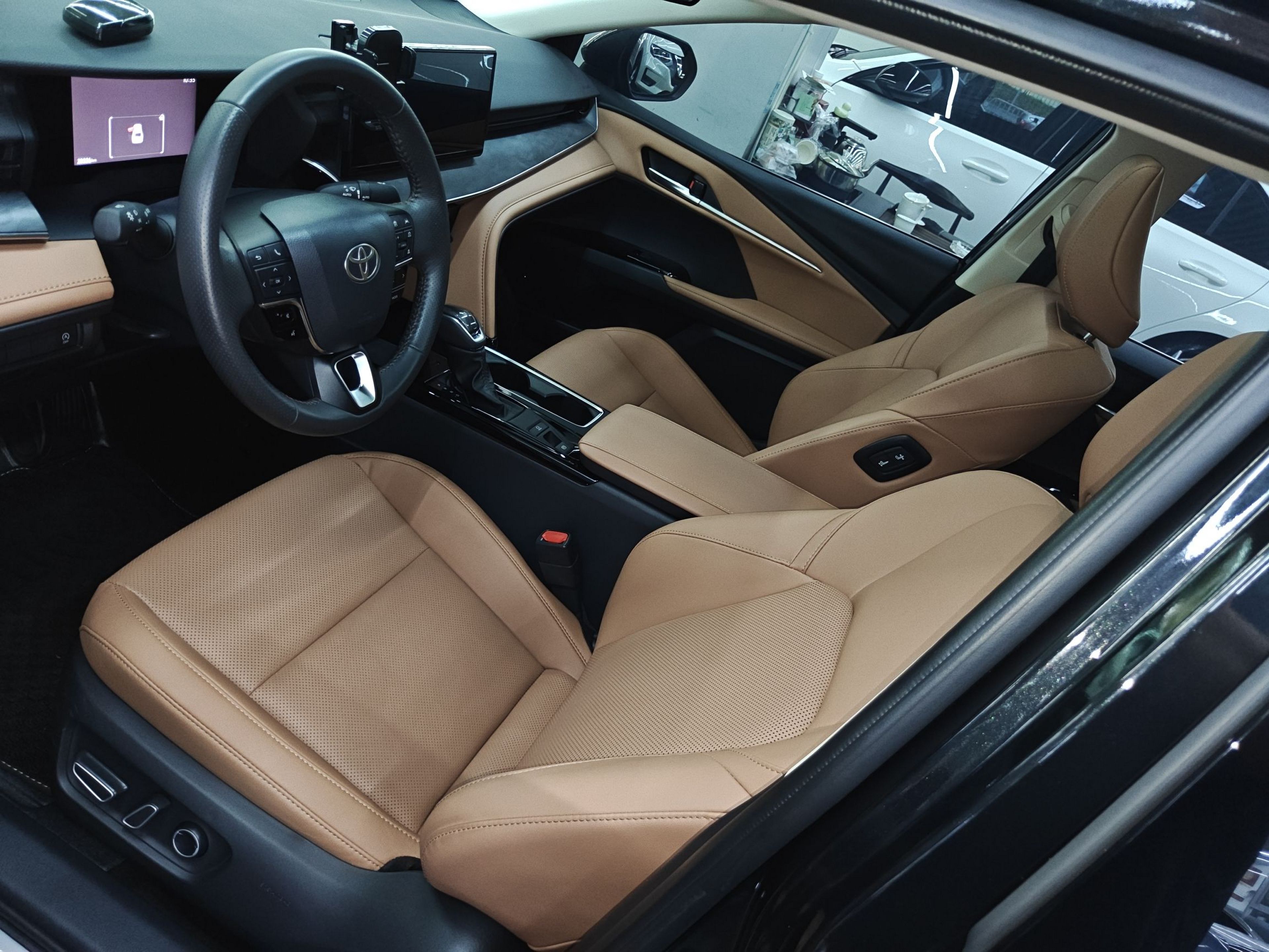 Переднее сиденье в автомобиле