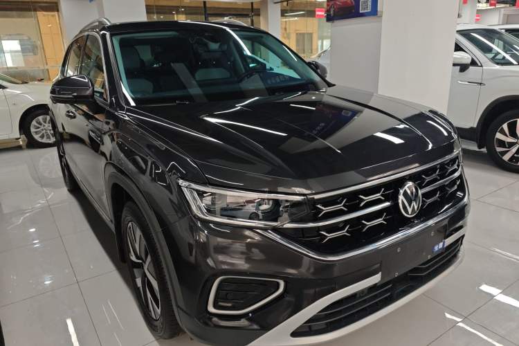 Used Volkswagen Tayron 2023 330TSI Two-Wheel-Drive Luxury Plus Advanced Version Front Right 45 Deg