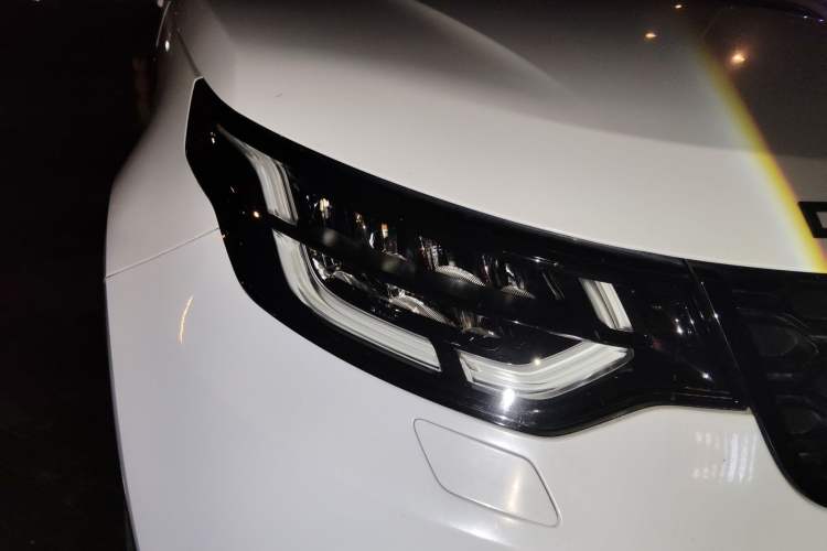 Used Land Rover Discovery 2018 3.0 SC V6 SE Right Front Headlight