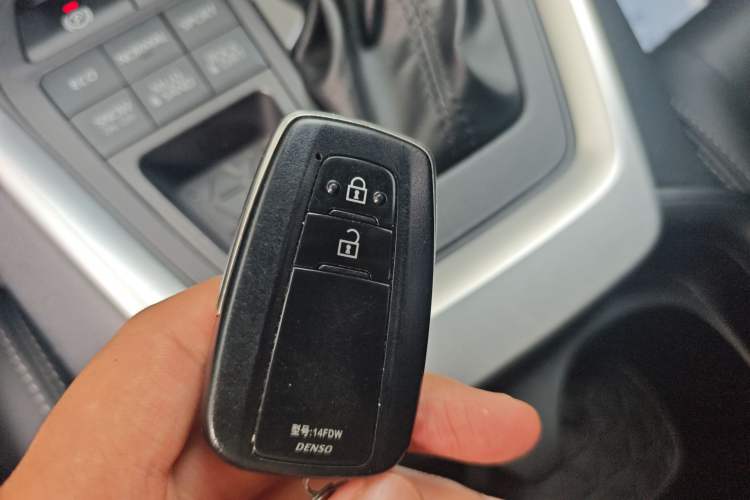 Used Toyota Wildlander 2023 2.0L CVT Four-Wheel Drive Luxury PLUS Edition Vehicle Key