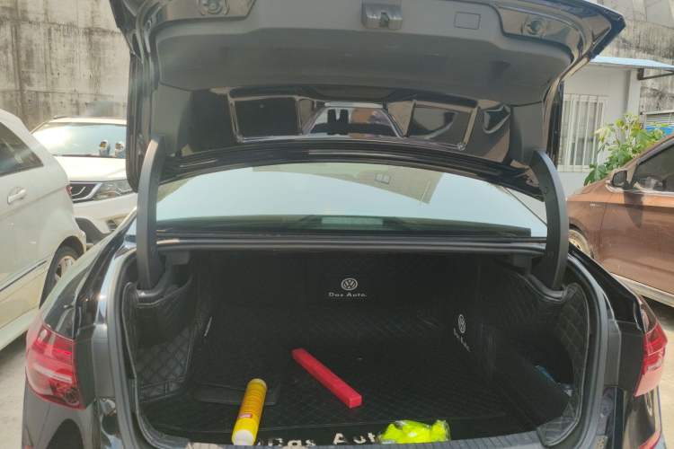 Used Volkswagen Passat 2019 330TSI Luxury Edition China VI Standard Trunk
