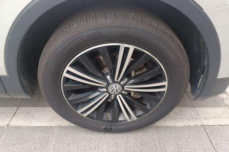 Used Volkswagen Tiguan L 2020 330TSI Automatic Two-Wheel Drive Panoramic Comfort Edition China VI Standard
