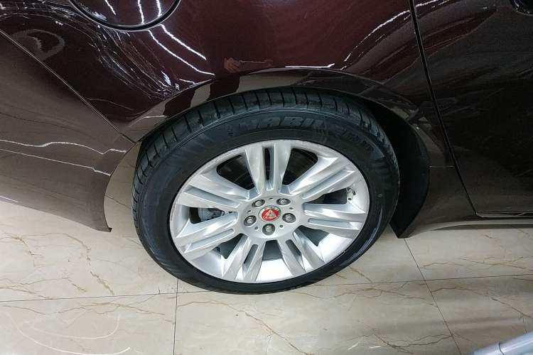 Used Jaguar XFL 2018 XFL 2.0T 250 PS Luxury Edition Right Rear Wheel Hub