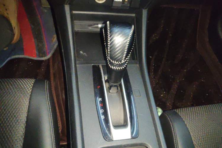 Used Honda Jade 2016 1.8L Automatic Comfort Elite Version 5 Seats Gear Lever