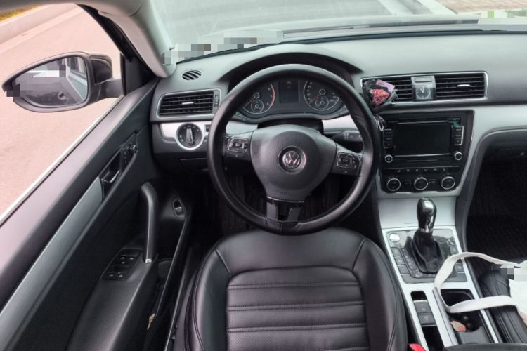 Used Volkswagen Passat 2014 1.8TSI DSG Prestige Navigation Edition Steering Wheel