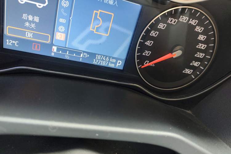 Used Ford Mondeo 2011 2.0L GTDi 200 Luxury Edition Odometer Close Up