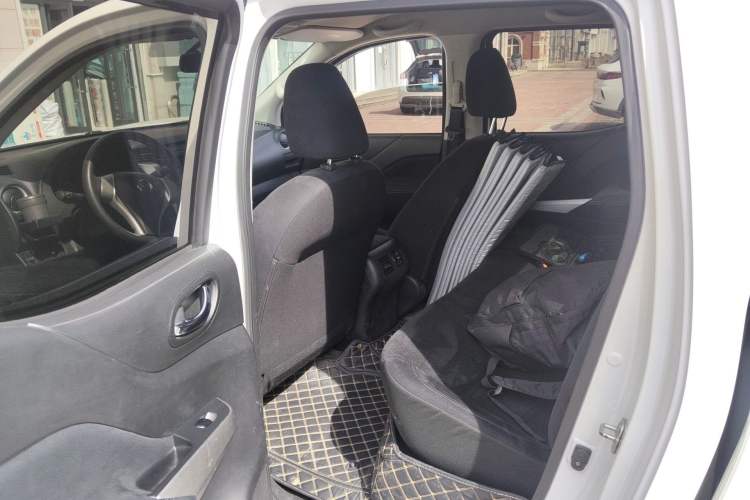 Used Nissan Navara 2017 2.5L Automatic 2WD Luxury Edition QR25
