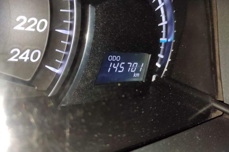 Used Toyota Camry 2012 2.0G Luxury Edition Odometer Close Up