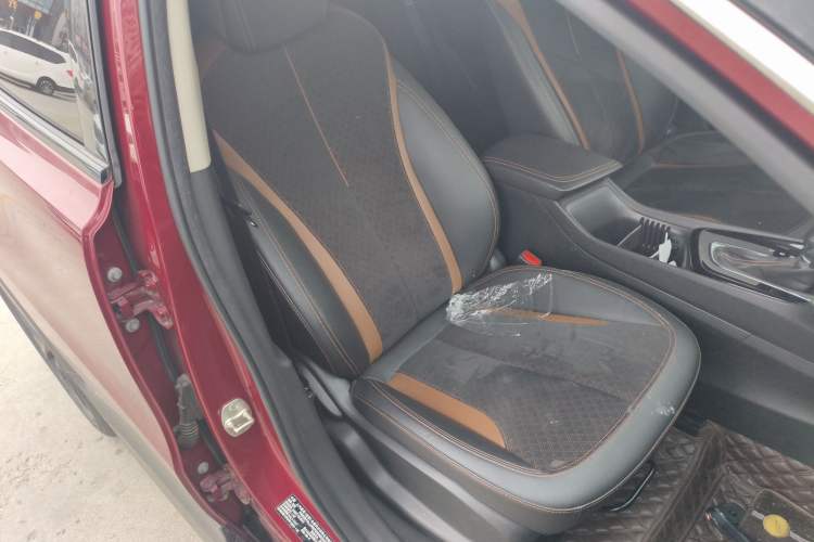 Used Buick Encore 2021 332T CVT Luxury Version Right Front Seat