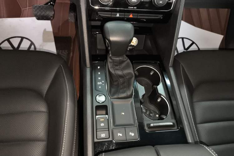 Used Volkswagen Teramont 2017 330TSI Two-Wheel-Drive Luxury Edition Gear Lever