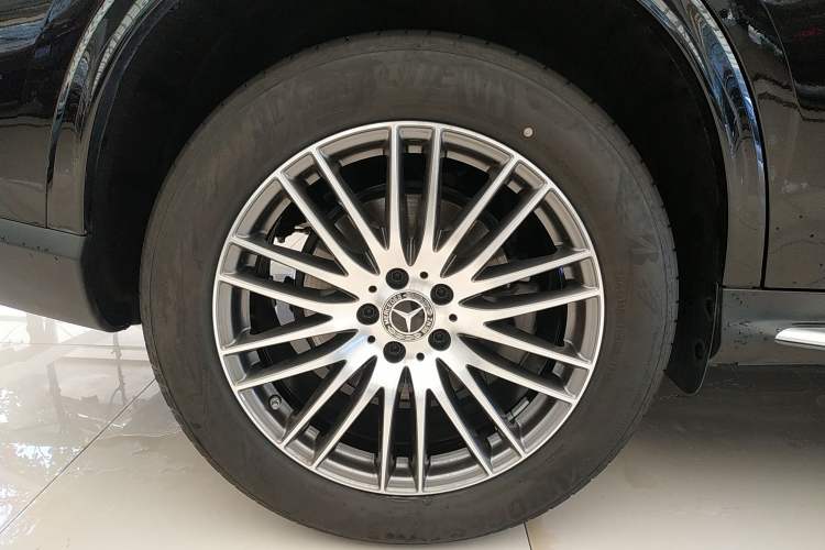 Used Mercedes-Benz GLC 2025 Refreshed GLC 300 L 4MATIC Dynamic Version 5 Seats Exterior 5