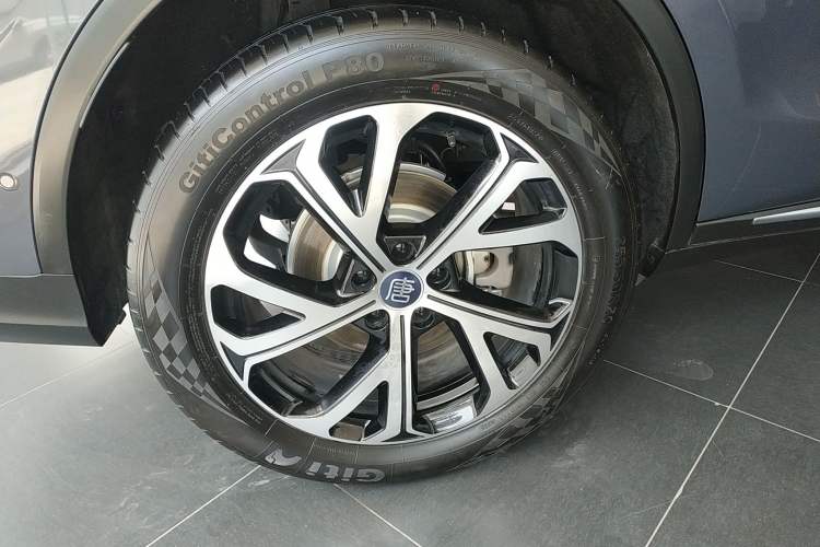 Used BYD Tang New Energy 2025 Intelligent Driving Version DM-i 115KM Flagship Edition Right Rear Wheel Hub