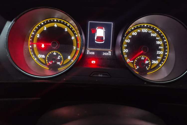 Used Volkswagen Tiguan L 2019 330TSI Automatic Two-Wheel Drive Smart Luxury Version China VI Standard Odometer Close Up