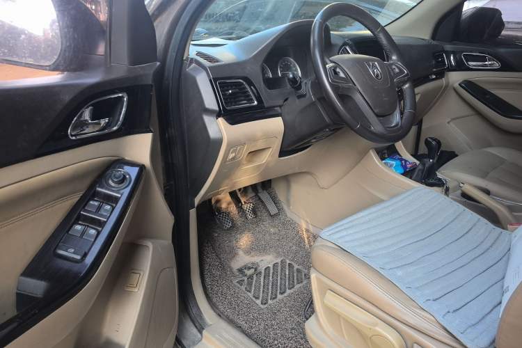 Used Baojun 730 2014 1.5L manual luxury trim 7 seats