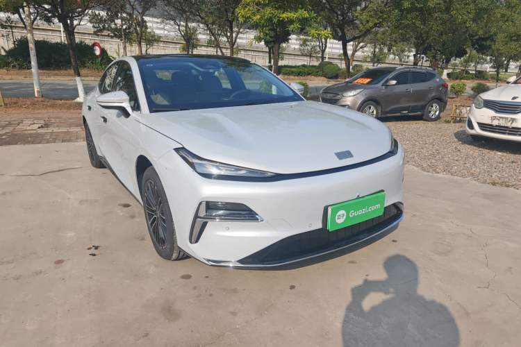 Used Geely Galaxy Galaxy 8 2025 130km EM-i Deluxe Edition
