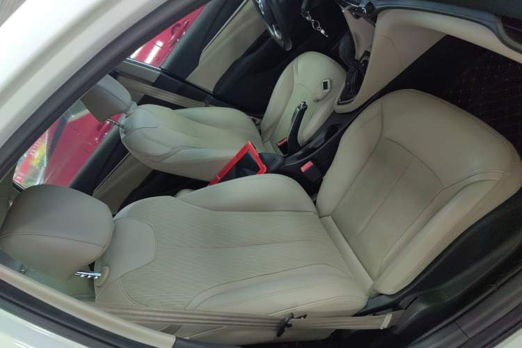 Used Buick GT 2017 15N Automatic Elite Version Right Front Seat