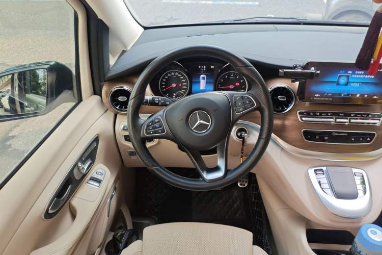 Used Mercedes-Benz V-Class 2022 V 260 L Long-wheelbase Luxury Edition