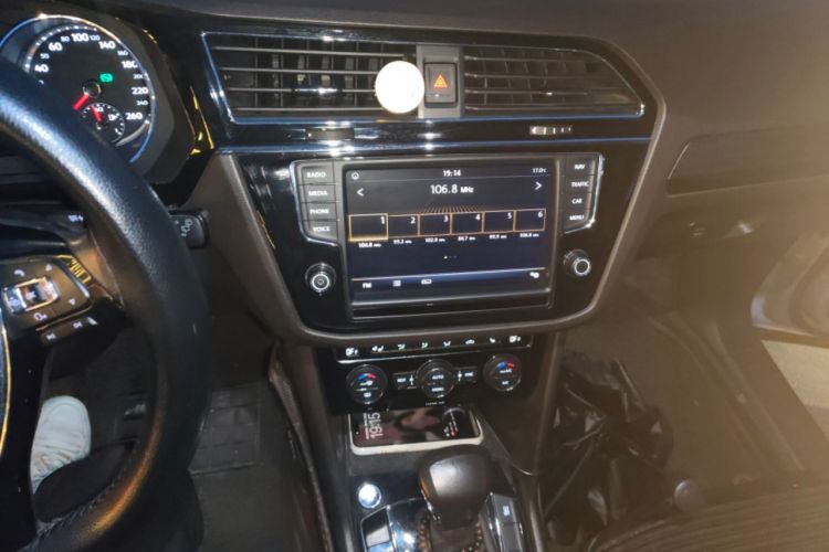 Used Volkswagen Tiguan L 2018 330TSI Automatic Two-Wheel Drive Luxury Edition Audio And AC Panel