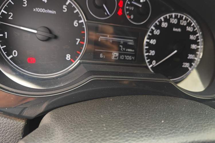 Used Nissan Tiida 2011 1.6L CVT Smart Version Odometer Close Up