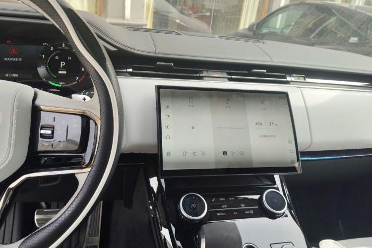 Used Land Rover Range SportNew Energy 2023 P510e Plug-in Hybrid – First Edition Audio And AC Panel