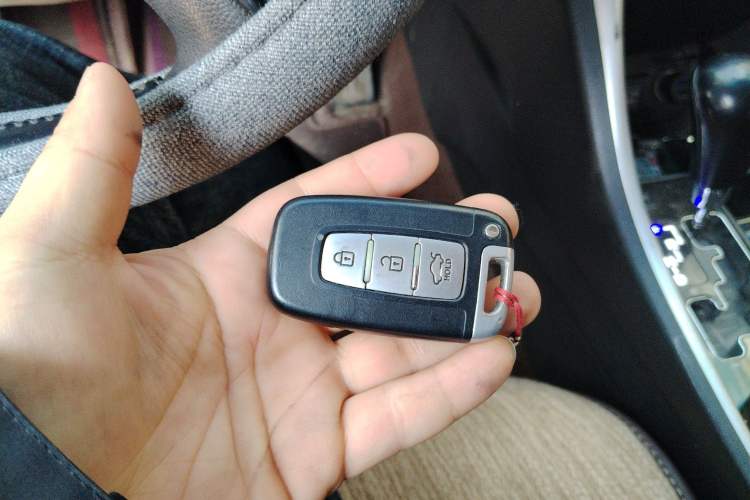 Used Hyundai Sonata 2011 2.0L Automatic Luxury Edition Vehicle Key