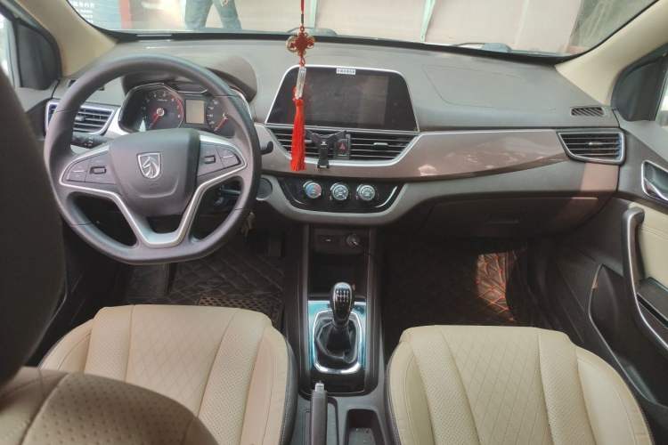 Used Baojun 310W 2017 1.5L Manual Fashion Model China V