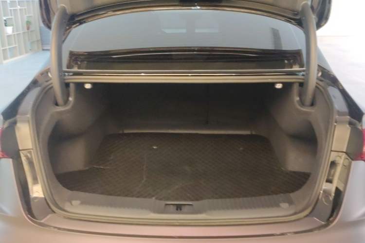 Used Hongqi H5 PHEV 2025 170 Super Hybrid Version Trunk