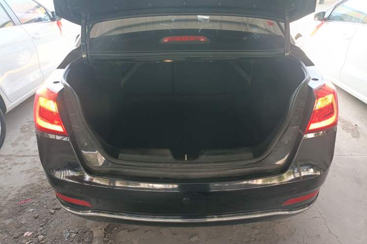 Used Baojun 630 2016 1.5L manual Comfort trim level Trunk