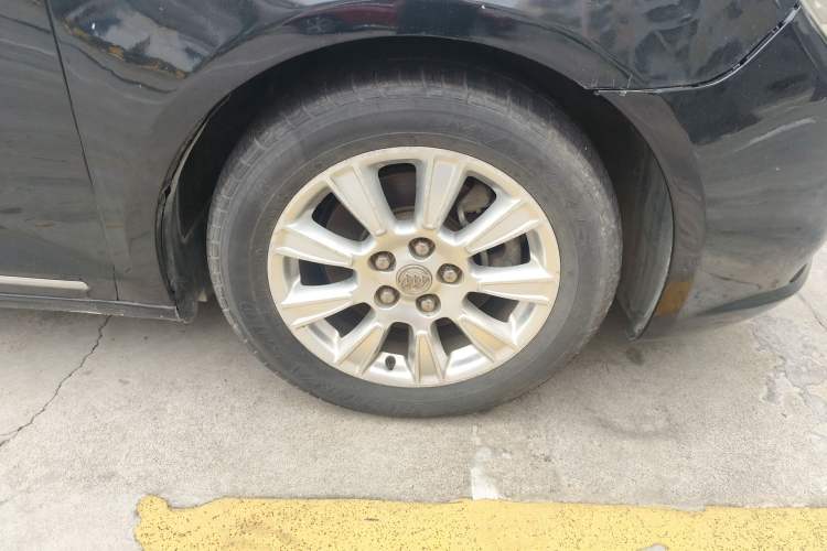 Used Buick LaCrosse 2012 2.4L SIDI Elegant Edition Right Front Wheel Hub