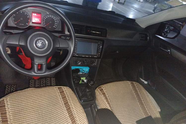 Used Volkswagen Santana 2015 1.6L Manual Comfort Edition Center Console