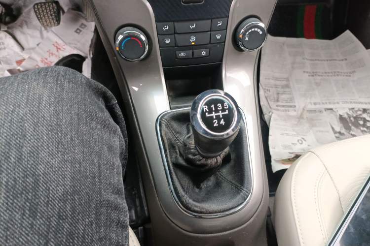 Used Chevrolet Cruze 2015 1.5L Classic SL MT Gear Lever