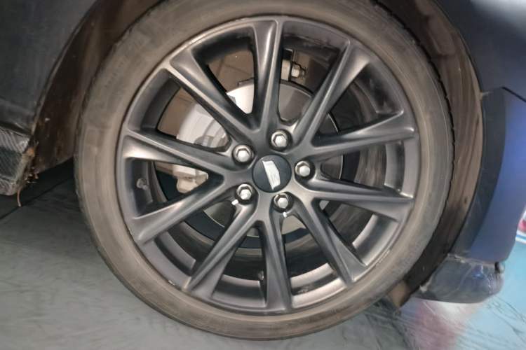 Used Cadillac CT4 2020 28T Elite Edition Right Front Wheel Hub