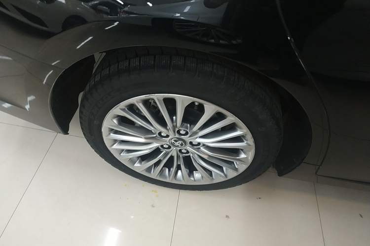 Used Toyota Avalon 2019 Dual-Engine 2.5L XLE Prestige Version China VI Standard