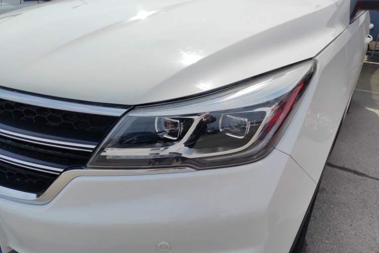 Used Baojun 730 2017 1.8L iAMT Prestige Version 7 Seats Left Front Headlight