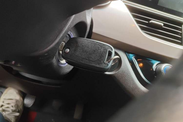 Used Baojun 310W 2017 1.5L Manual Fashion Model China V Vehicle Key