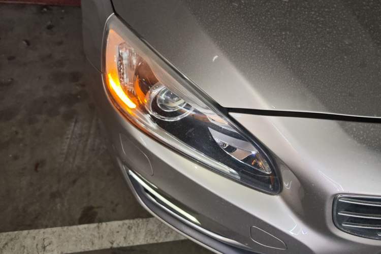 Used Volvo S60 2015 S60L 2.0T Zhiyuan Edition
