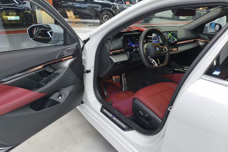 Used BMW 5 Series 2024 530Li Leading Model M Sport Package