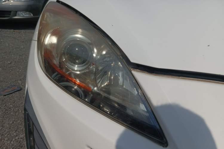 Used Mazda 3 2015 Sedan 1.6L Automatic Comfort Model Right Front Headlight