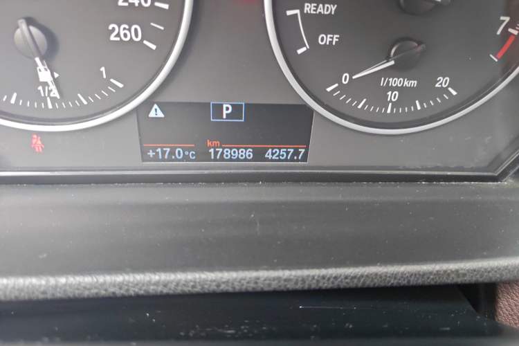 Used BMW X1 2018 xDrive20Li Luxury Edition Odometer Close Up