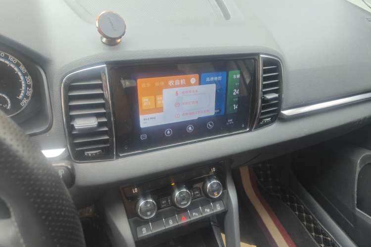 Used Skoda Karoq 2020 TSI280 Luxury Smart Edition China VI Standard Audio And AC Panel