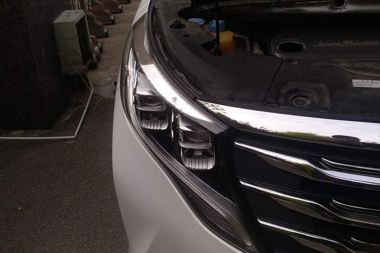 Used GAC Trumpchi M8 2018 320T Luxury Edition Right Front Headlight