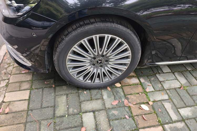 Used Mercedes-Benz E-Class 2023 E 300 L Prestige Edition Right Front Wheel Hub