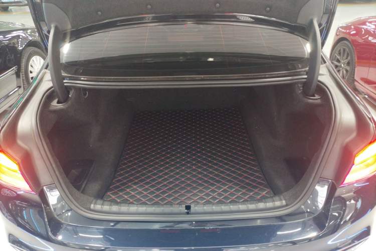 Used BMW 5 Series 2020 530Li Leading Model M Sport Package Trunk