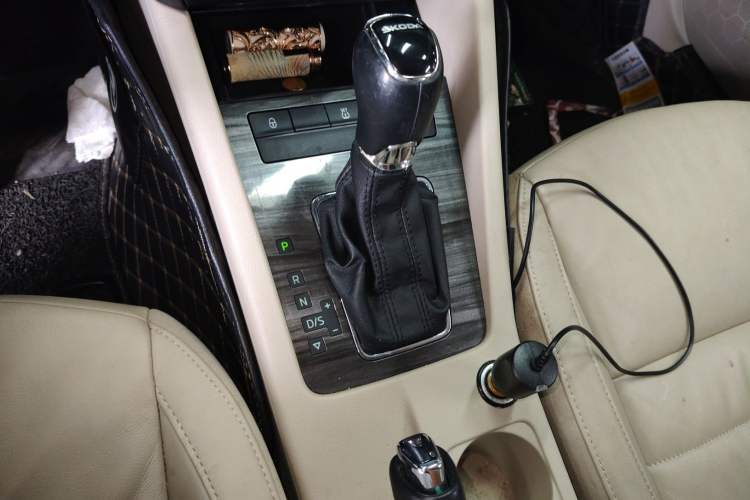 Used Skoda Octavia 2015 1.6L Automatic Yijun Edition Gear Lever