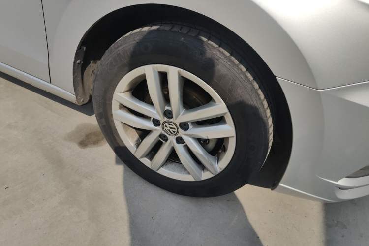 Used Volkswagen Jetta 2019 Dream Edition 1.4L Manual Fashion Version Right Front Wheel Hub